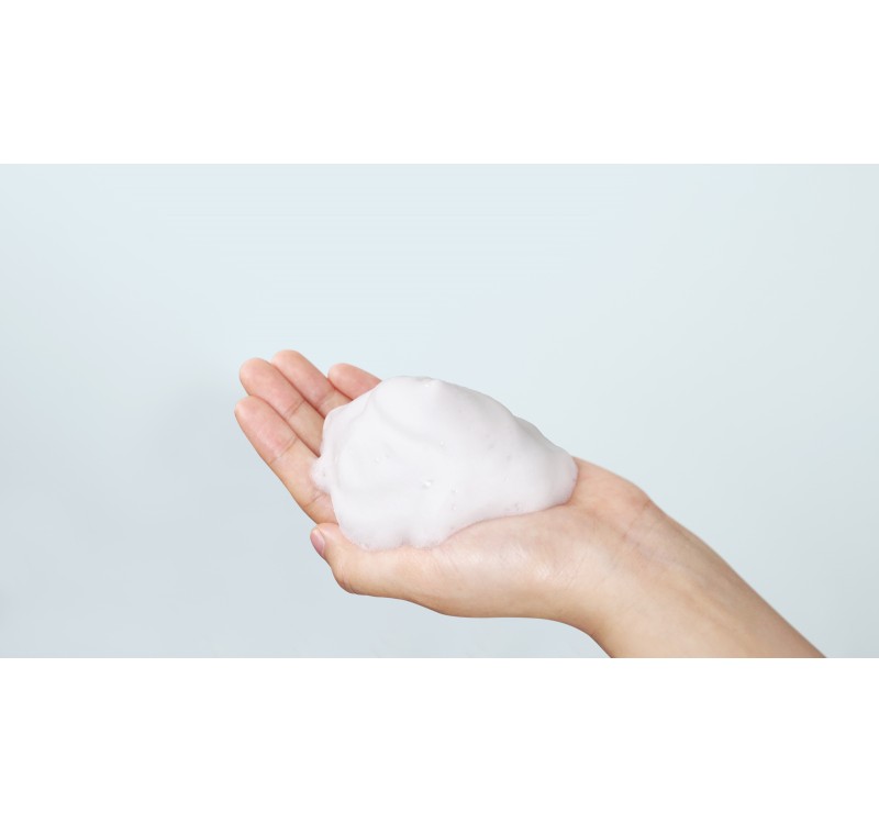 rich-moist-foaming-cleanser (3)